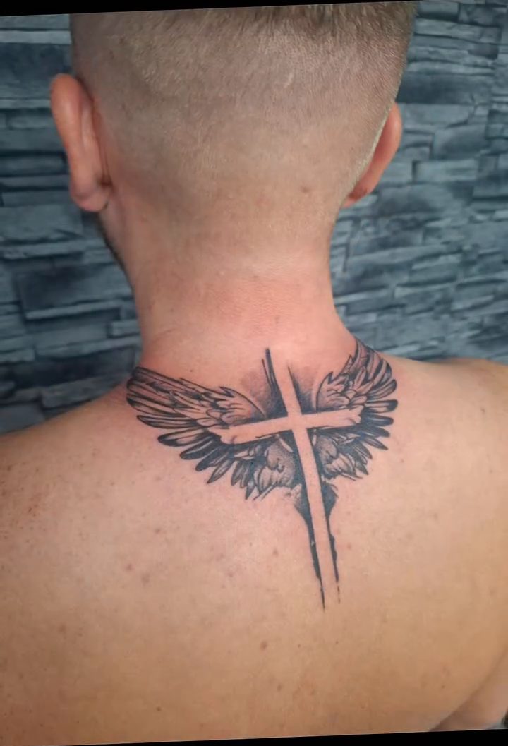 Kreuz & Flügel – Nacken – Tattoo von IR'S Tattoo & Art, Bad Salzuflen