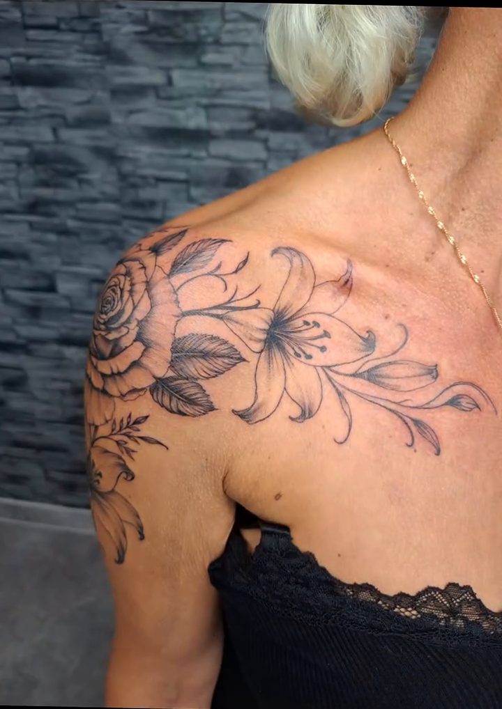 Rose & Lilien – Schulter – Tattoo von IR'S Tattoo & Art, Bad Salzuflen