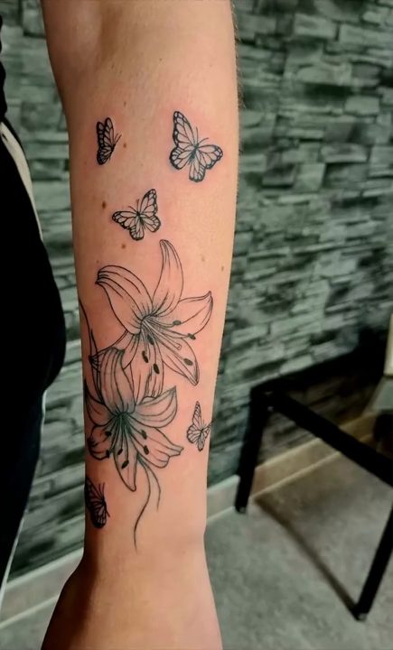 Lilien & Schmetterlinge – Unterarm – Tattoo von IR'S Tattoo & Art, Bad Salzuflen